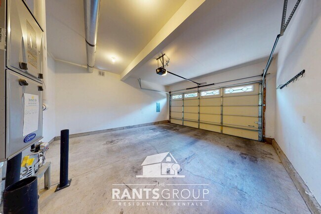 Building Photo - Fantastic Puyallup Neighborhood! Easy Commute to JBLM!