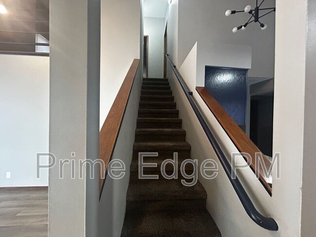 Building Photo - 1741 Ridgehaven Ct