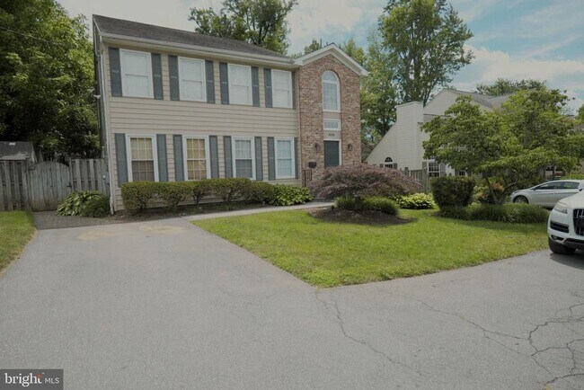 Building Photo - 4536 Fairfield Dr