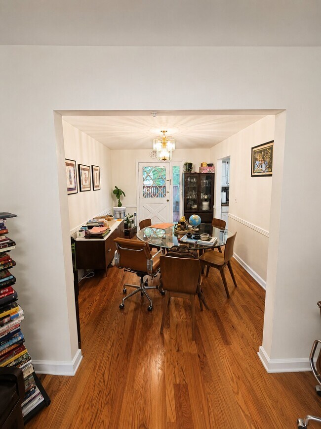 Building Photo - 552 Manor Ridge Rd
