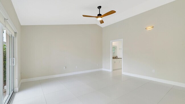 Building Photo - 1412 NE 53rd Ct