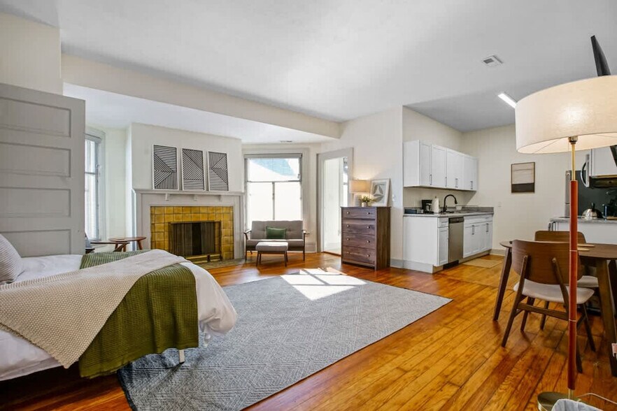 Building Photo - 1848 E 89th St