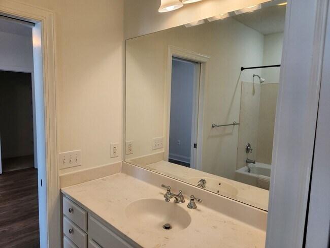 Building Photo - 411 Southbridge Blvd