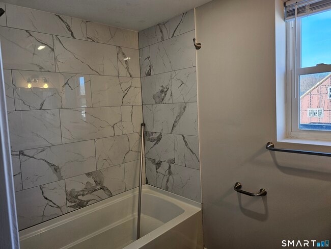 Building Photo - 151 E Main St