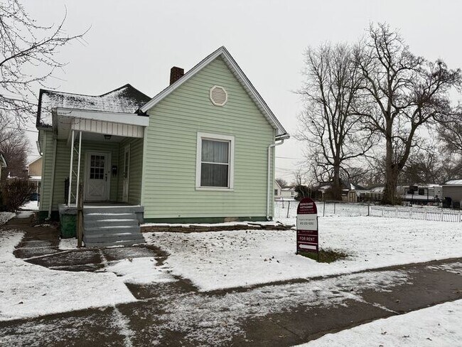 Primary Photo - 2-3 Bedroom Home w/Large Kitchen - Section 8 Welcome & Pets Negotiable!