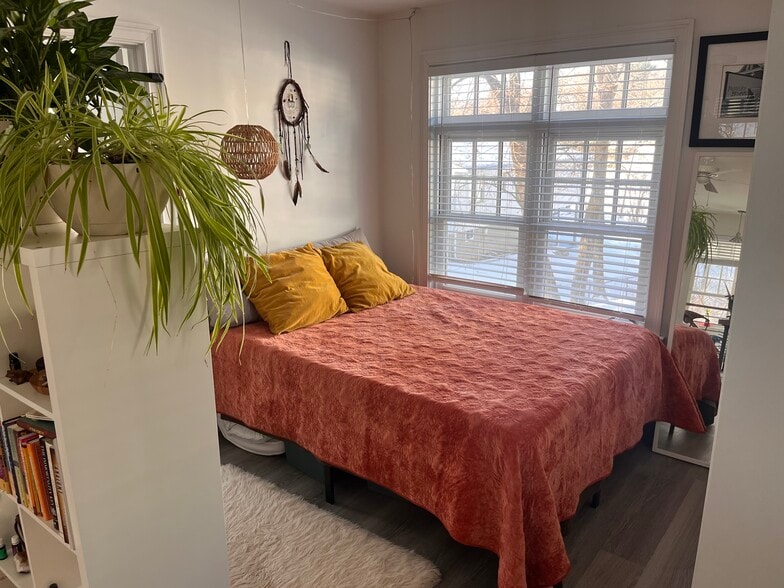 Building Photo - 196 Sheephill Rd