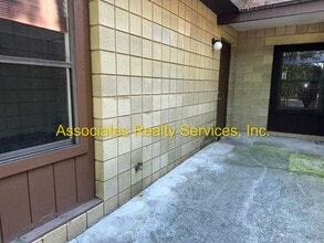 Building Photo - Charming 2 Bedroom, 2 Bath Home Near Veteran’s Park – A Must See!