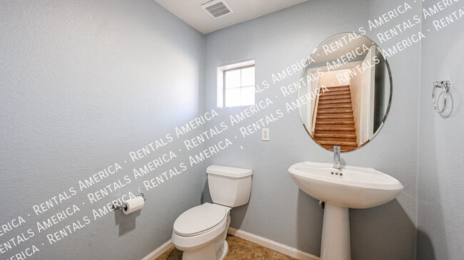 Building Photo - 13601 W Cypress St