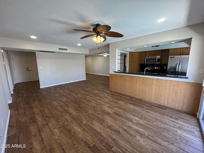 Building Photo - 818 E Todd Dr