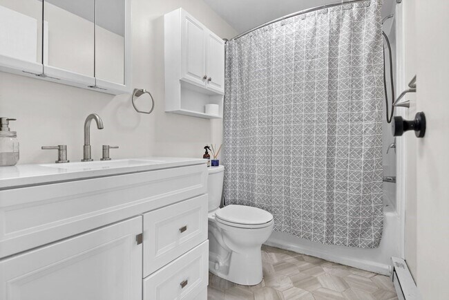 Building Photo - 37 Canal St