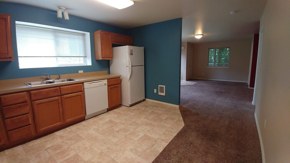 Building Photo - 530 SW Winter Cir