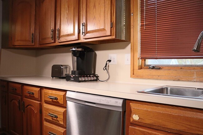 Building Photo - Comfy & Chic Council Bluffs Retreat - 2BR 1B