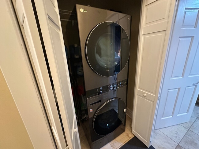 Building Photo - 509 S Willow Ave