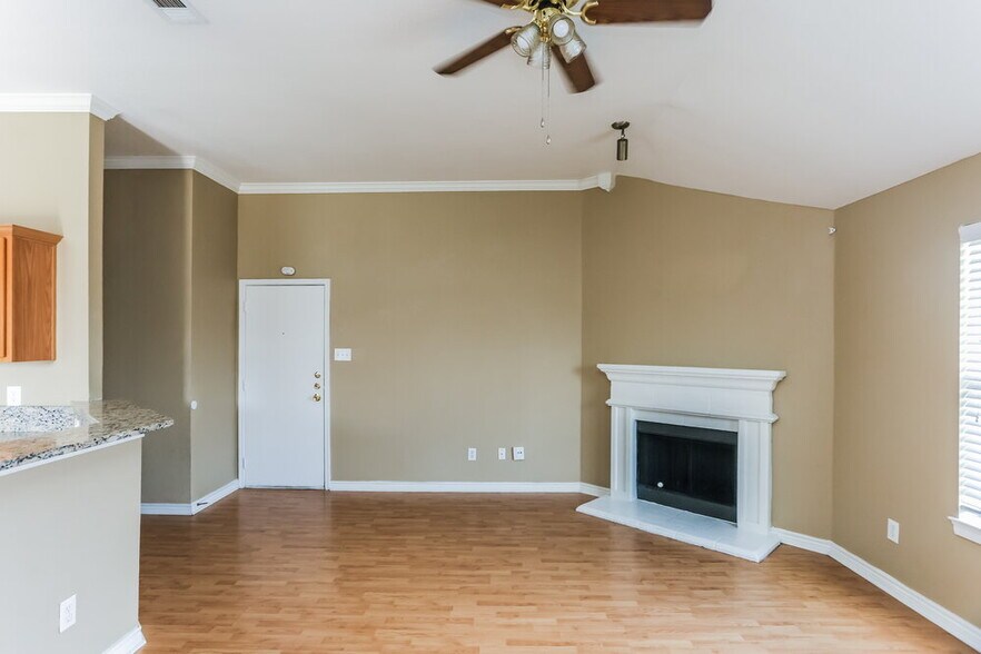 Building Photo - 2853 St Croix Ave