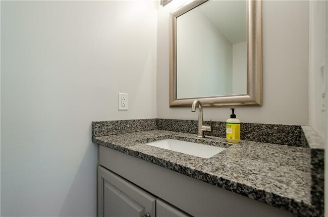 Building Photo - 150 Karina Pl