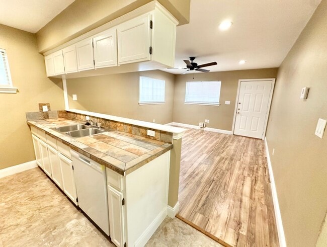 Building Photo - Perfect Student Retreat – Private 1BR Cottage Near UNT