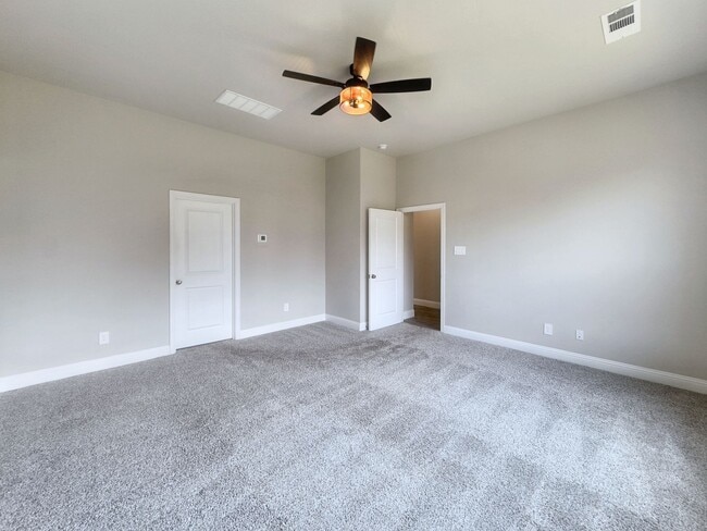 Building Photo - Gorgeous 4-Bedroom Home in Woodbridge Esta...