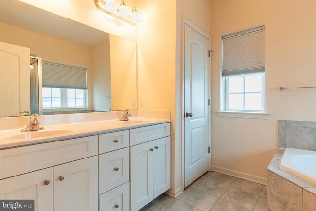 Building Photo - 2305 Maci's Cir