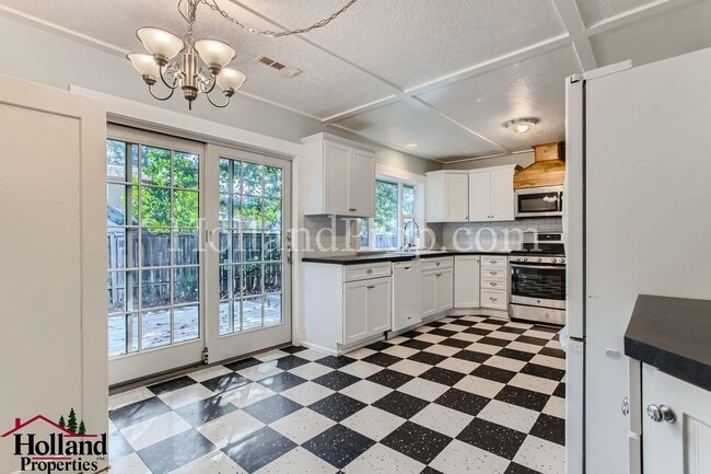 Building Photo - Charming Hillsboro Retreat: Cozy Single-Level Home with Greenhouse & Kids' Clubhouse!