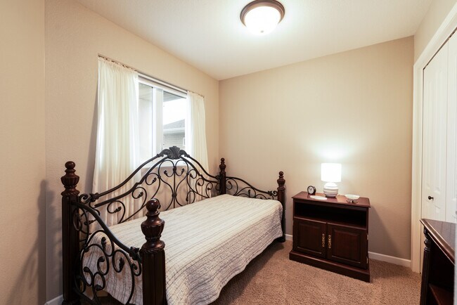 Building Photo - 2304 Marina Rd SE