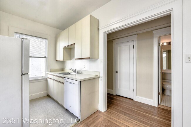 Building Photo - 2351 Washington St