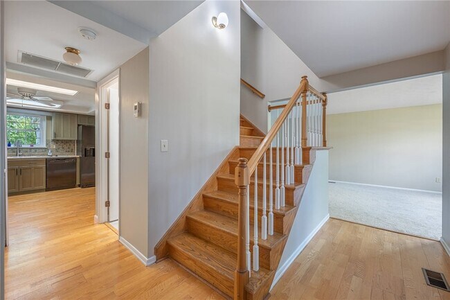 Building Photo - 7072 Cliffstone Dr