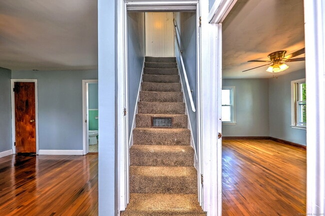 Building Photo - 22 Holmes Ave