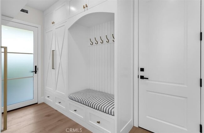 Building Photo - 2401 Bayshore Dr