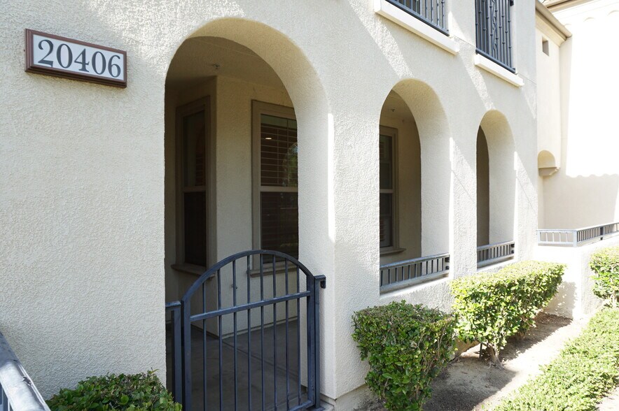 Building Photo - 20406 Paseo Cresta