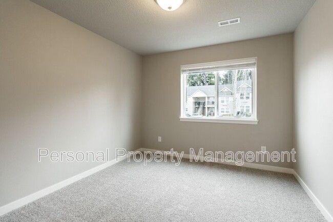 Building Photo - 4811 NE 37th Ct
