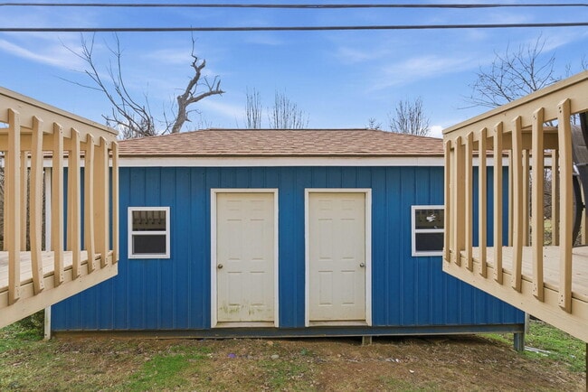 Building Photo - 405 Maryrose Dr