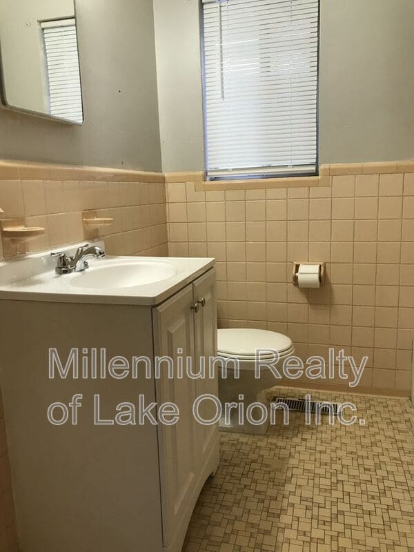 Building Photo - 105 Walnut St