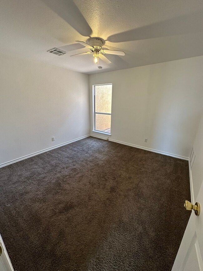 Building Photo - 3503 Northpointe Dr