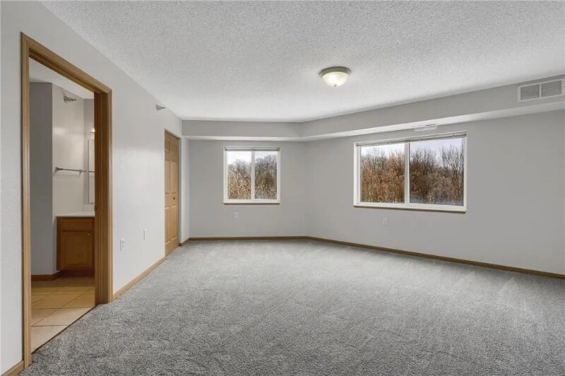 Building Photo - 1321 Lake Dr W