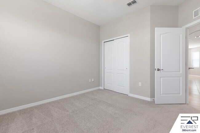 Building Photo - 12 Lysander Ln