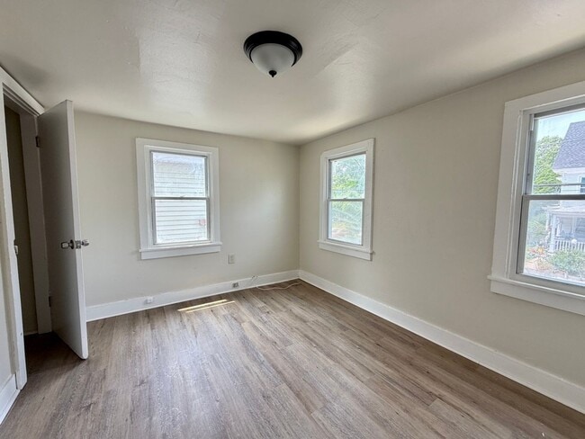 Building Photo - Updated 2 Bedroom Home FOR RENT in Bridget...