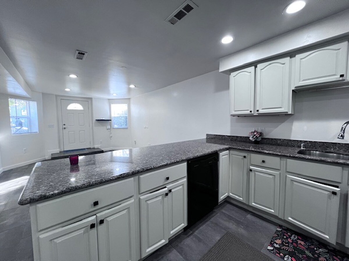 Building Photo - 731 Willow St