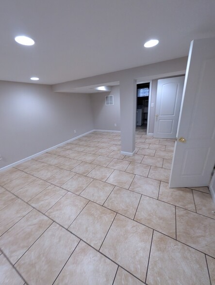 Building Photo - 8021 Park Haven Rd