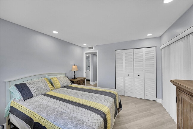 Building Photo - 964 Normandy Trail