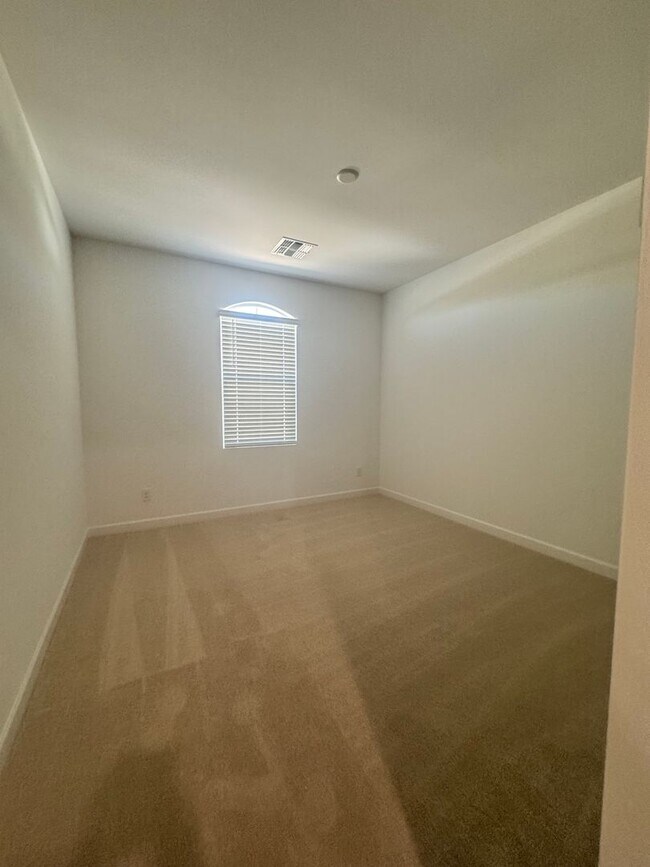 Building Photo - BRAND NEW HOME IN ALORAVITA IN PEORIA