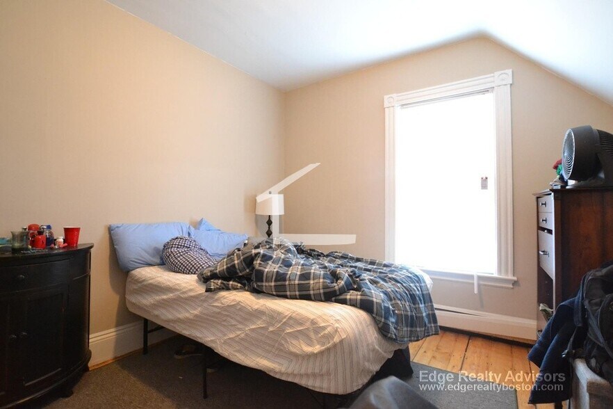 Building Photo - 20 Pratt St