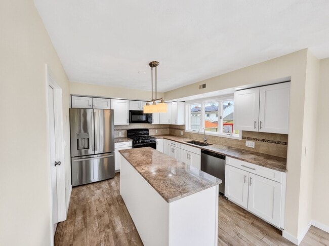 Building Photo - Beautiful Condo In Revere MA!