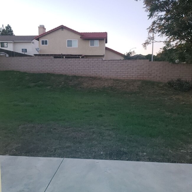 Building Photo - Move-in Ready New Paint & New Carpet 3 bed 2.5 bath La Sierra Home