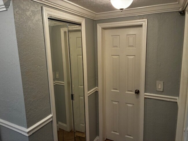 Building Photo - 311 W Ashley St