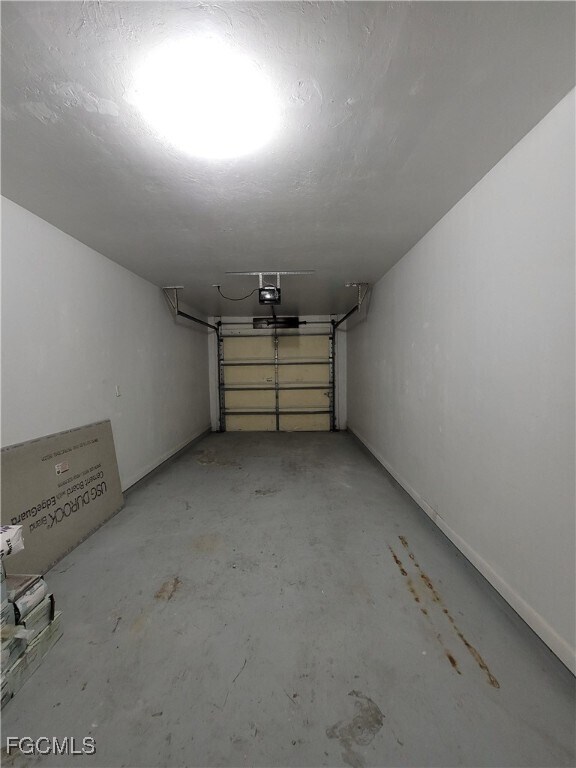 Building Photo - 933 SE 23rd Pl