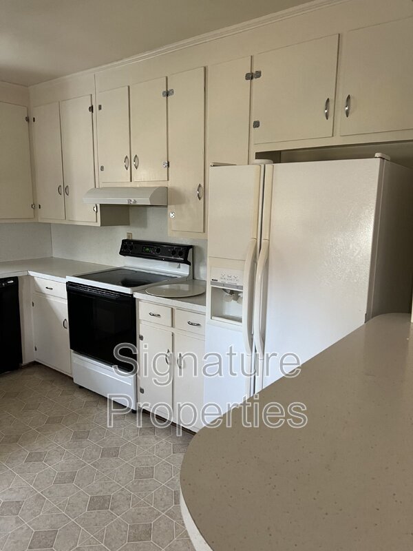 Building Photo - 1306 Oakwood St