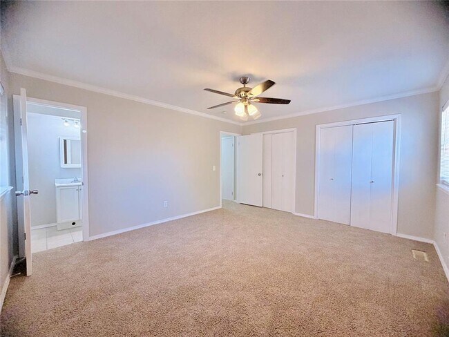 Building Photo - 121 W Vail Dr