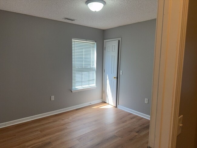 Building Photo - 525 Golden Grove Ln