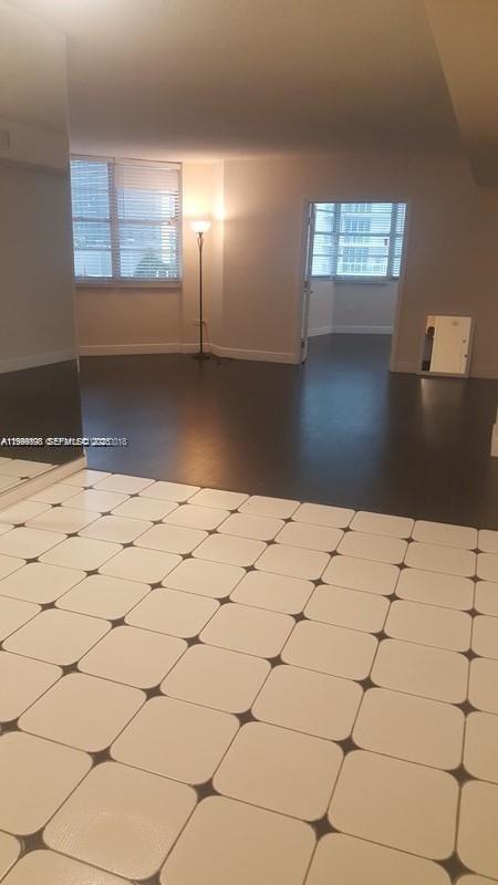 Building Photo - 999 Brickell Bay Dr