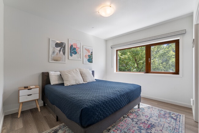 Building Photo - 2220 W Woodin Ave